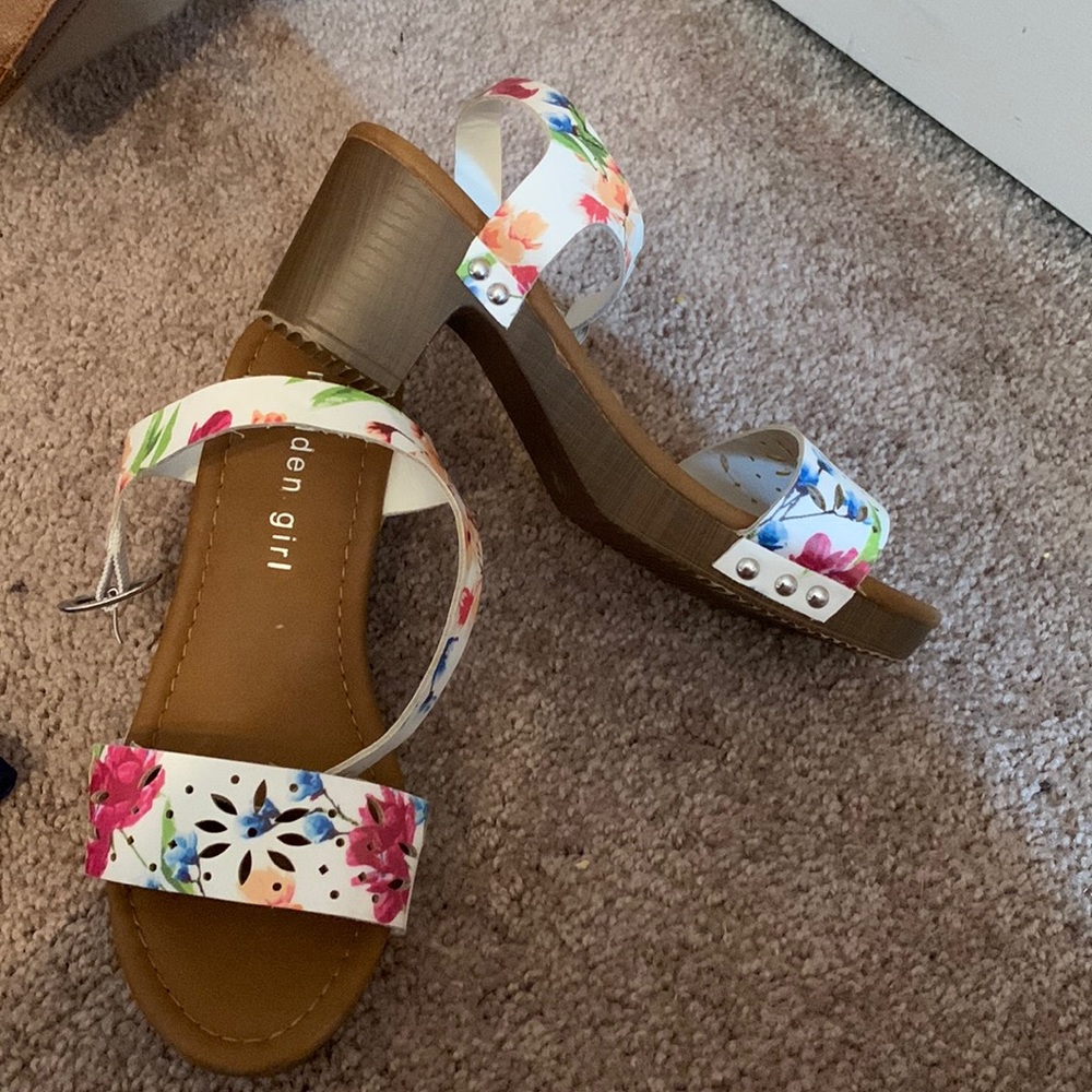 Girls size 2 dress shoe